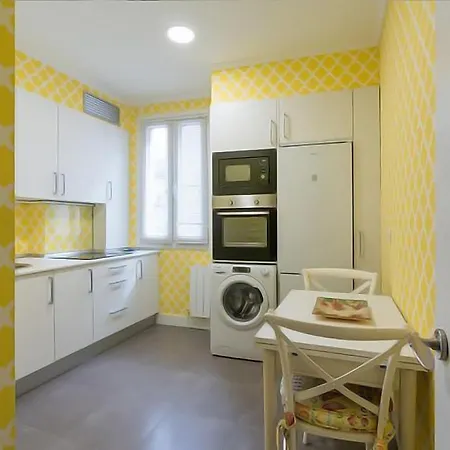 Cosy Areeta Station Arenas